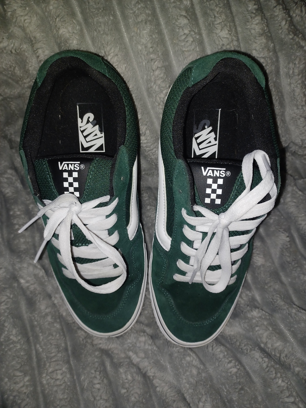 Vans Low-Top Sneakers in Forest Green & White - Picture 2 of 5